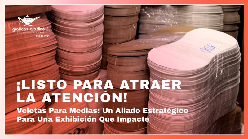 Banner que muestra veletas para medias en diferentes tallas exhibiendo calcetines de colores de manera ordenada y atractiva.